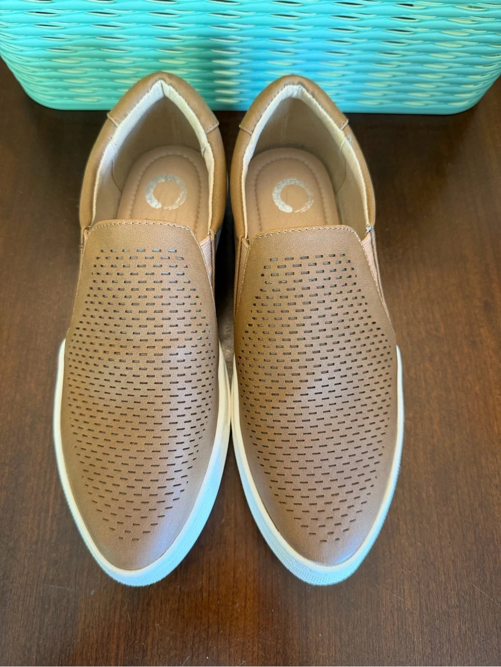 Brinley Co. Women's Comfort Laser-Cut Sneaker SZ 7 Color Caramel Brown